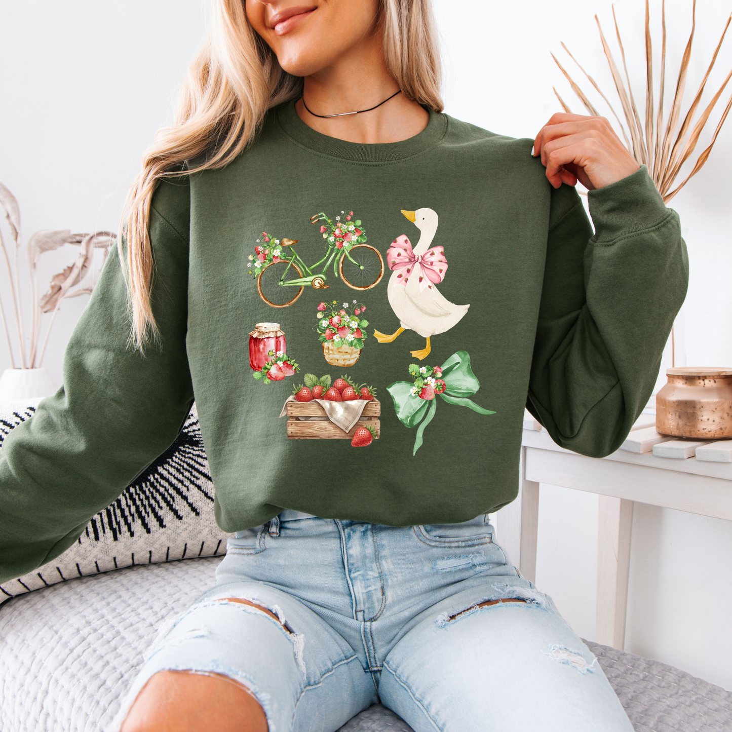 Strawberry Goose Cottage 🍓🪿 Sweatshirt