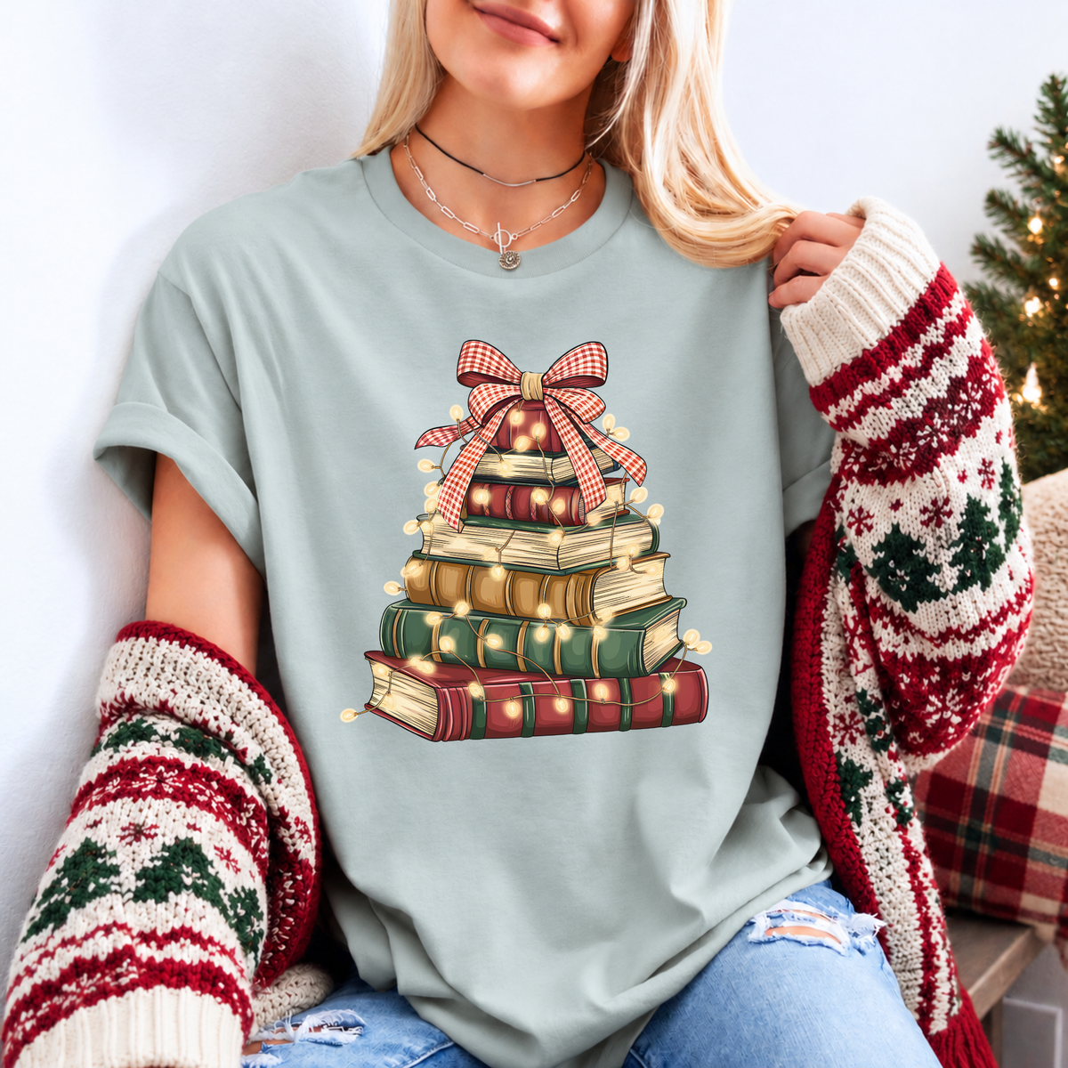A Very Bookish Christmas šš| Organic Cotton Christmas T-Shirt
