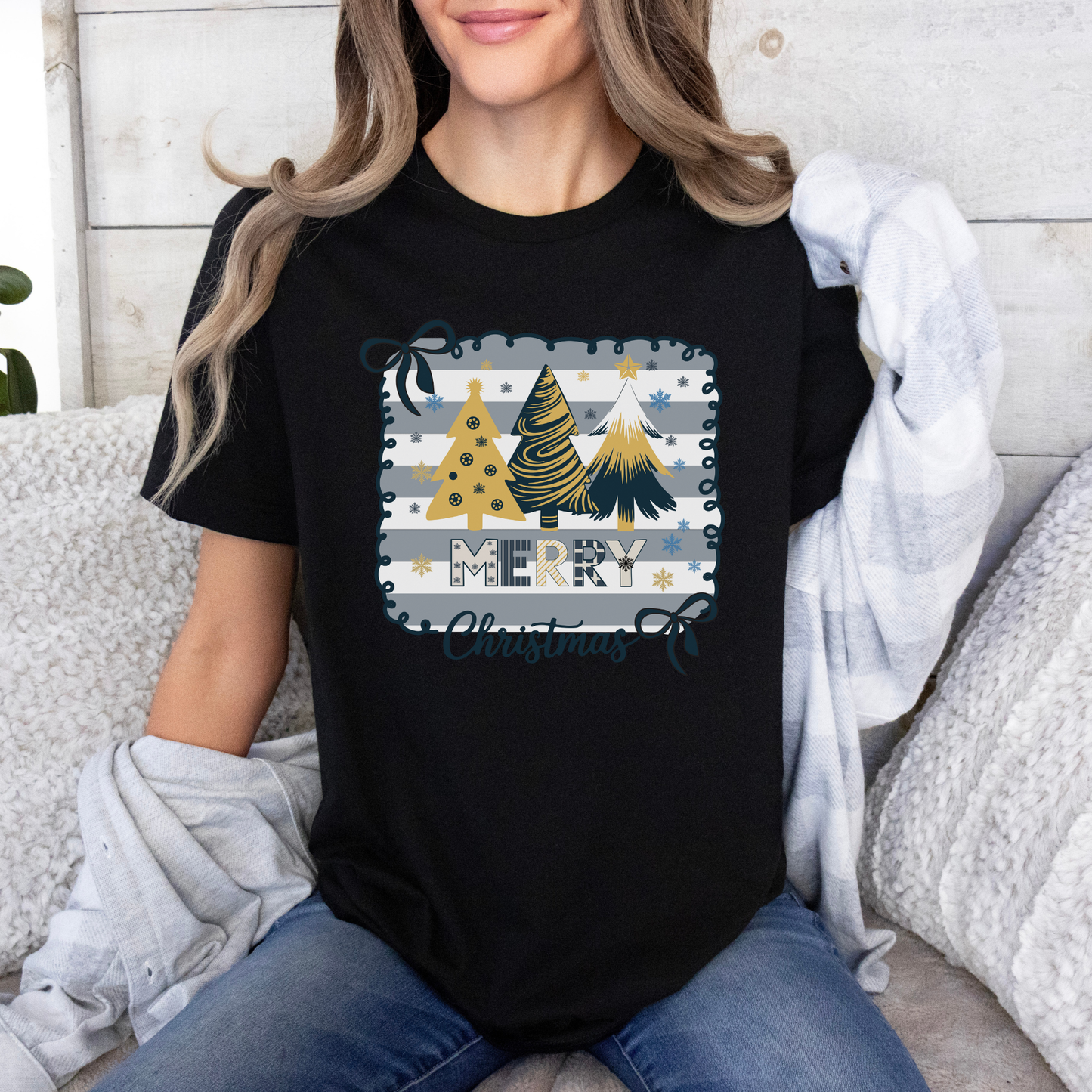 🌟🎁 Golden Merry Christmas 💫  100% Organic Cotton T-Shirt