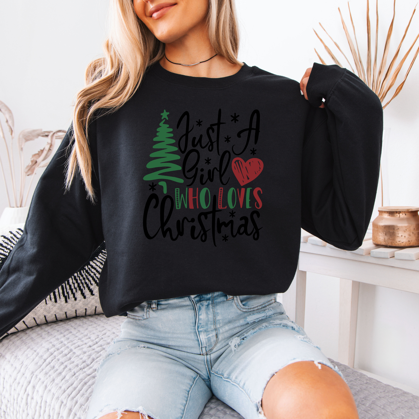 🎄 Just a Girl who loves Christmas 💖 Organic Cotton Sweatshirt