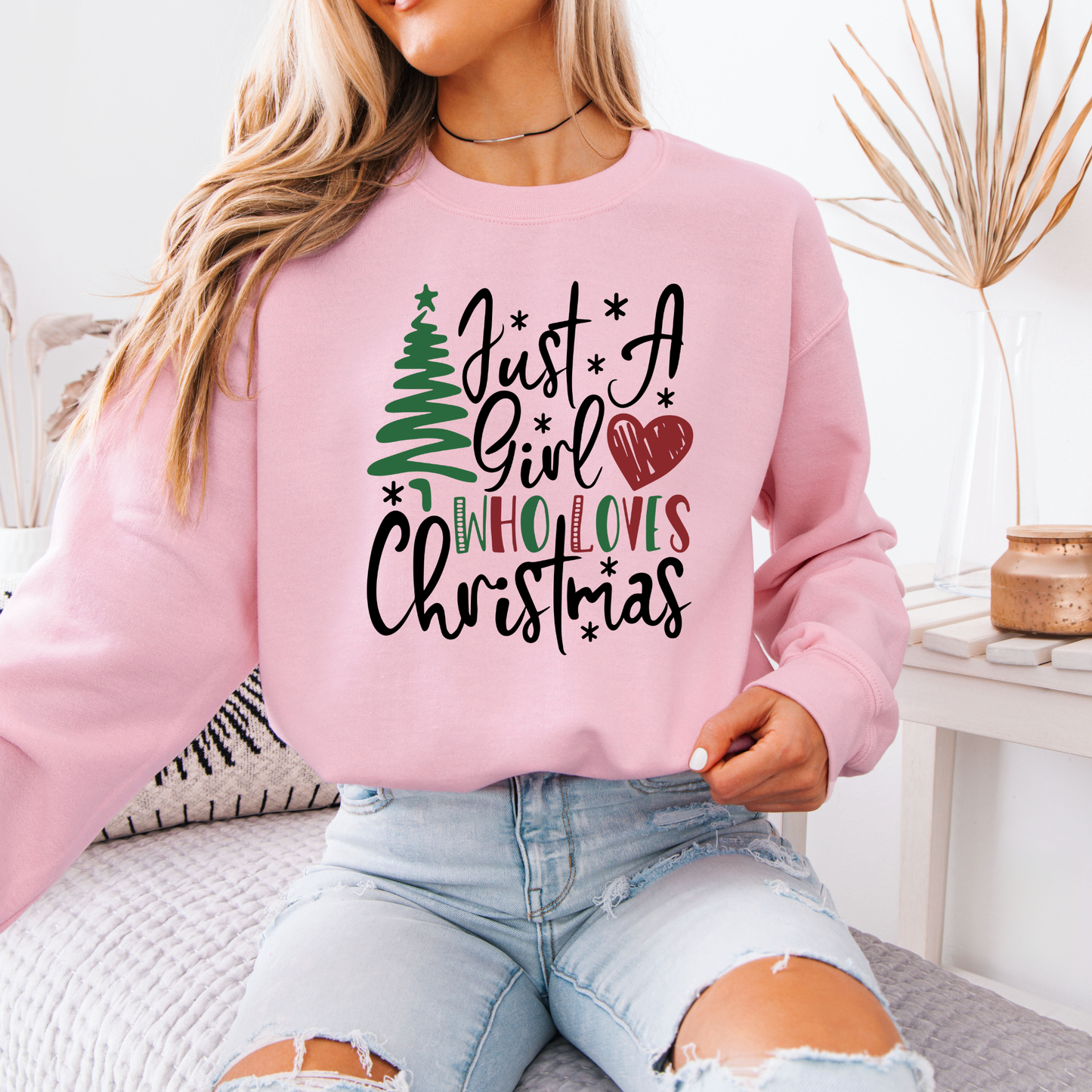 🎄 Just a Girl who loves Christmas 💖 Organic Cotton Sweatshirt