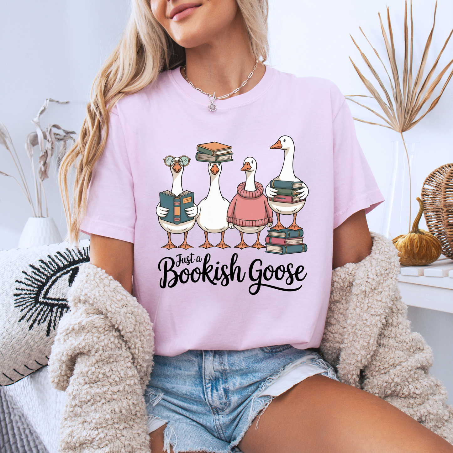 📚🪿 Cozy Book Lover Goose
100% Organic Cotton T-Shirt