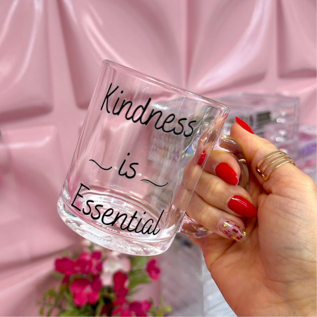 ⸻
✨ Kindness is Essential - 11oz Glass Mug 💖☕