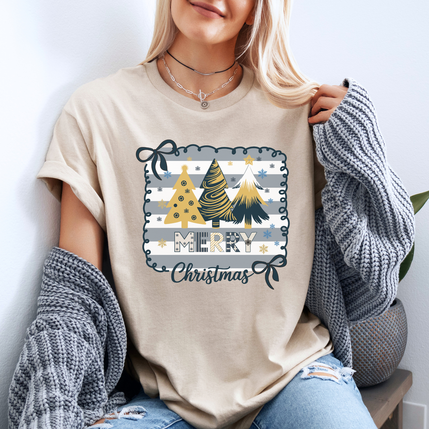 🌟🎁 Golden Merry Christmas 💫  100% Organic Cotton T-Shirt
