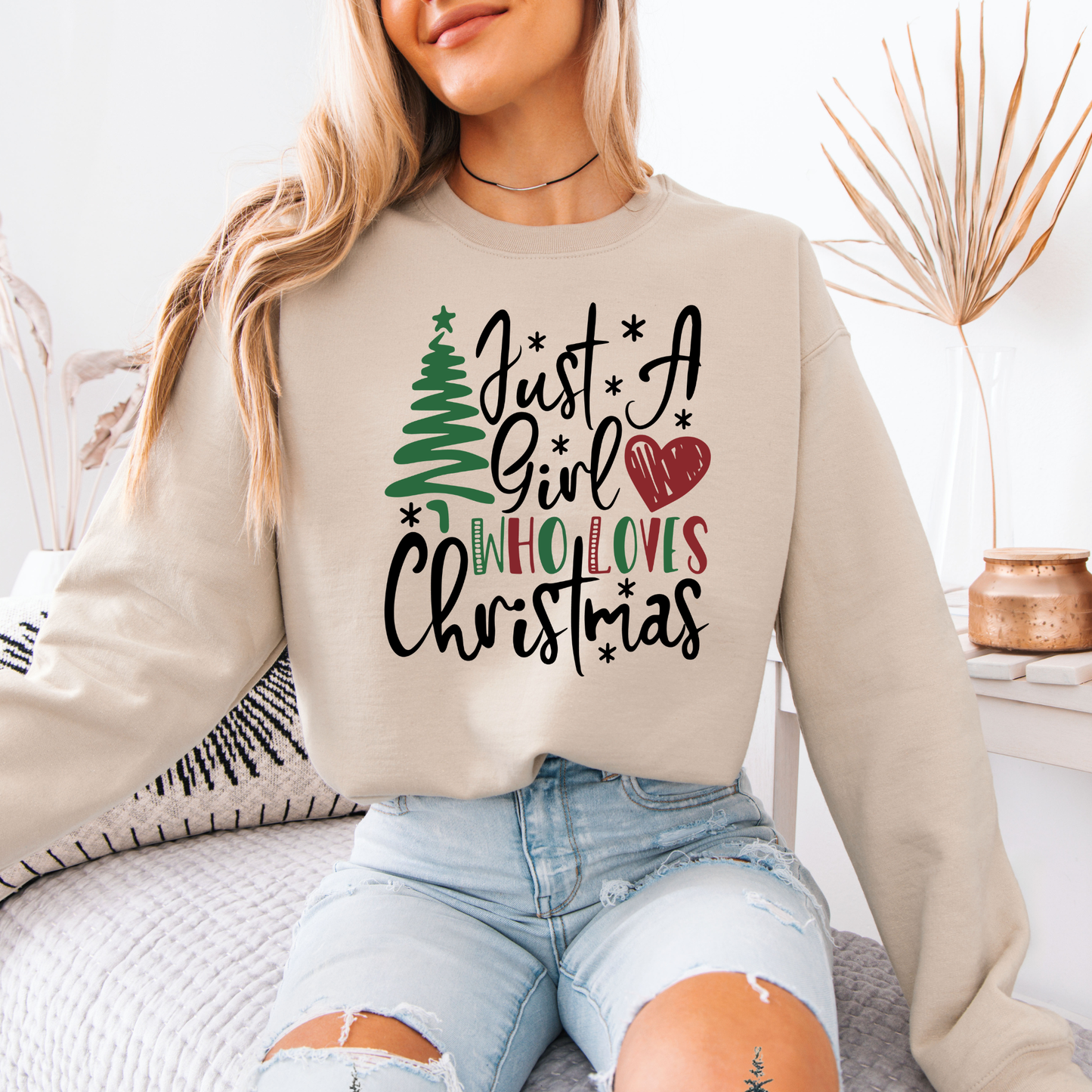 🎄 Just a Girl who loves Christmas 💖 Organic Cotton Sweatshirt