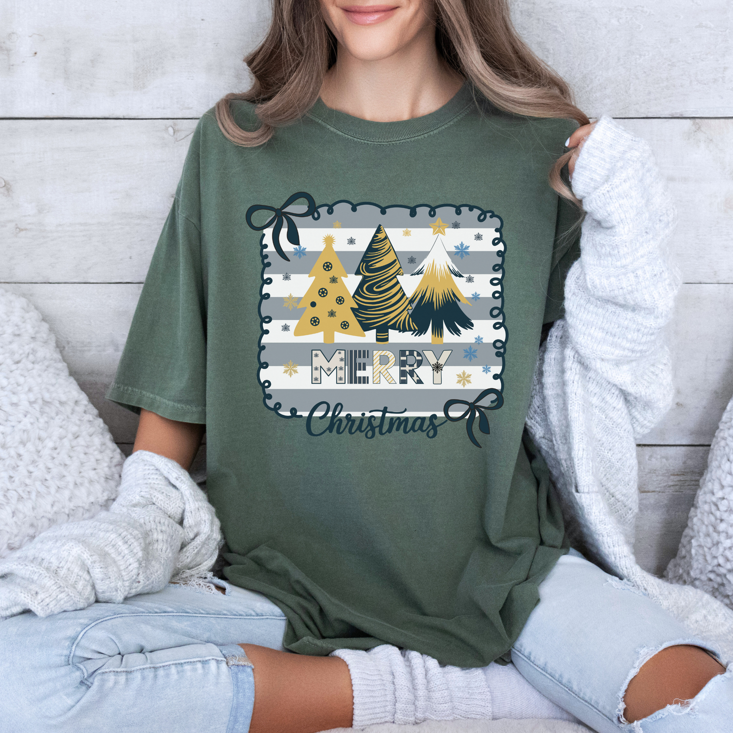 🌟🎁 Golden Merry Christmas 💫  100% Organic Cotton T-Shirt