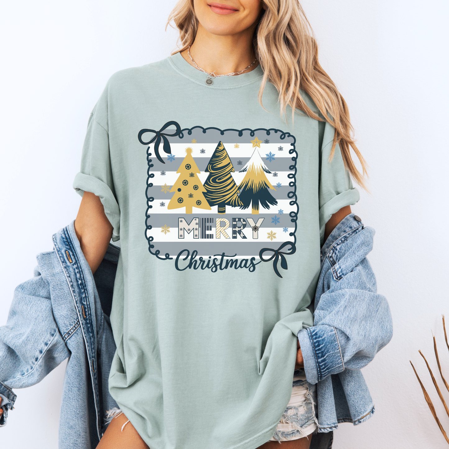 🌟🎁 Golden Merry Christmas 💫  100% Organic Cotton T-Shirt