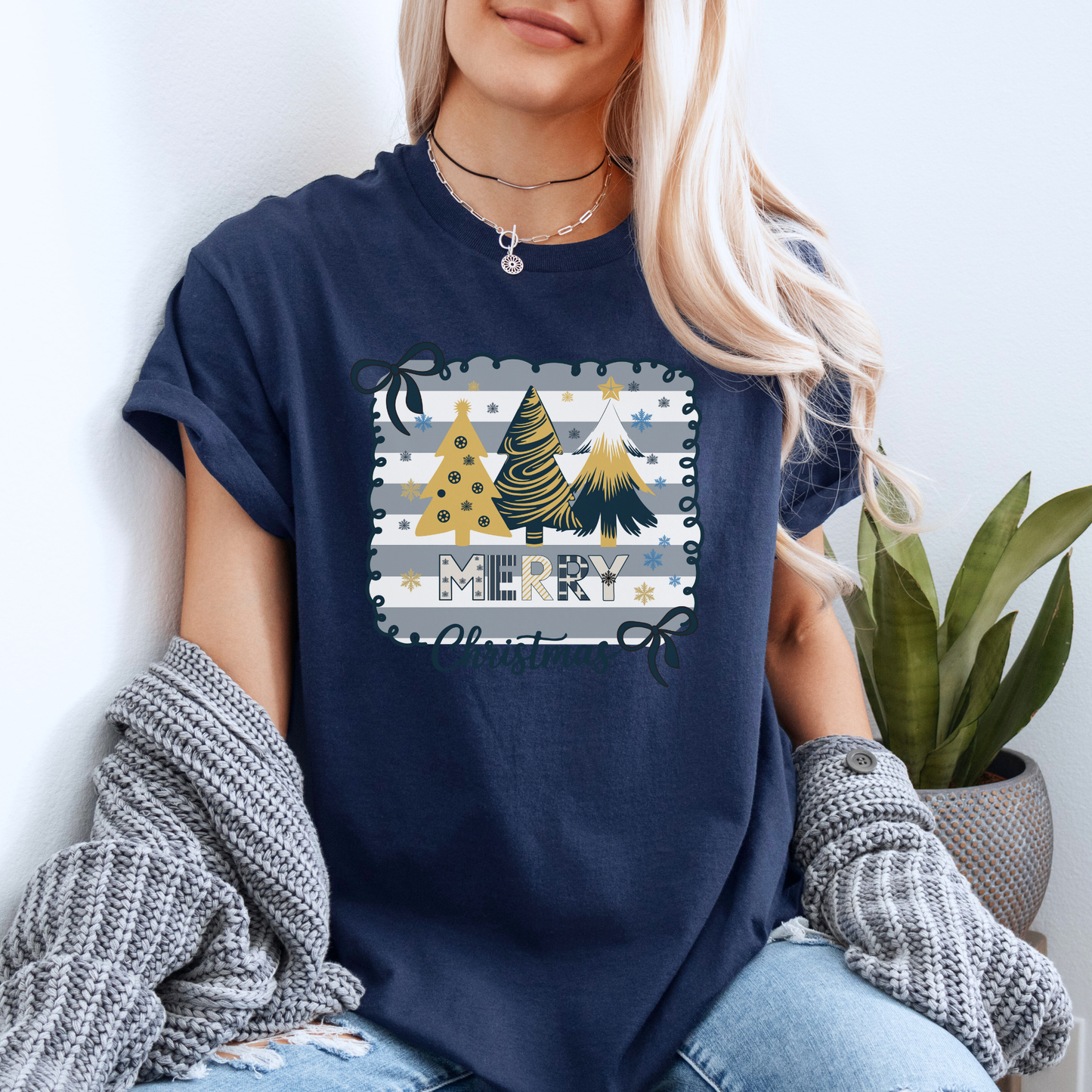 🌟🎁 Golden Merry Christmas 💫  100% Organic Cotton T-Shirt