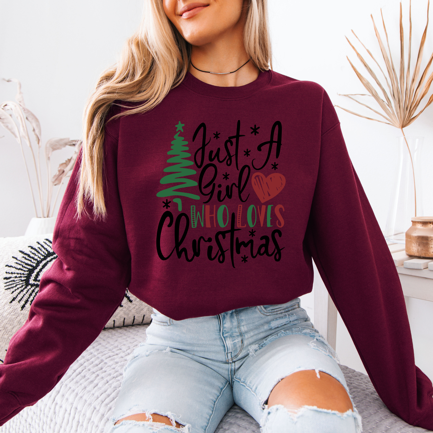 🎄 Just a Girl who loves Christmas 💖 Organic Cotton Sweatshirt