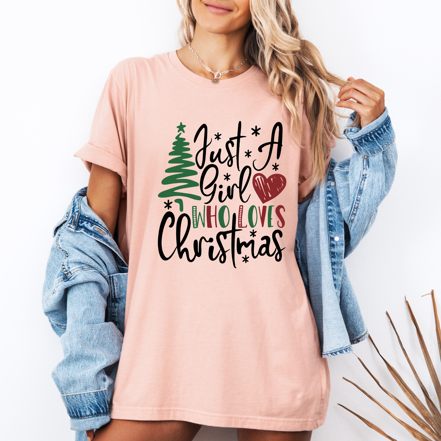 🎄 Just a Girl who loves Christmas 🎀  100% Organic Cotton T-Shirt