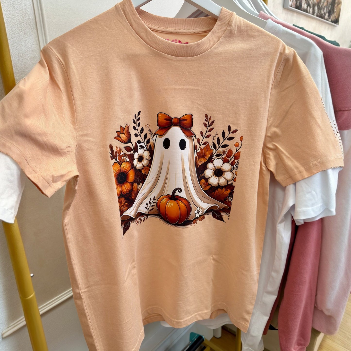 👻 Cozy Autumn Ghost T-Shirt | Cute Fall Pumpkin Design 🍂🎃