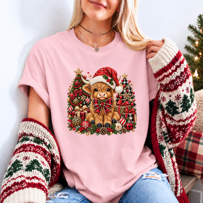 Moo-rry Christmas Highland Cow 🐮🎄🎀 Organic Cotton Christmas T-Shirt