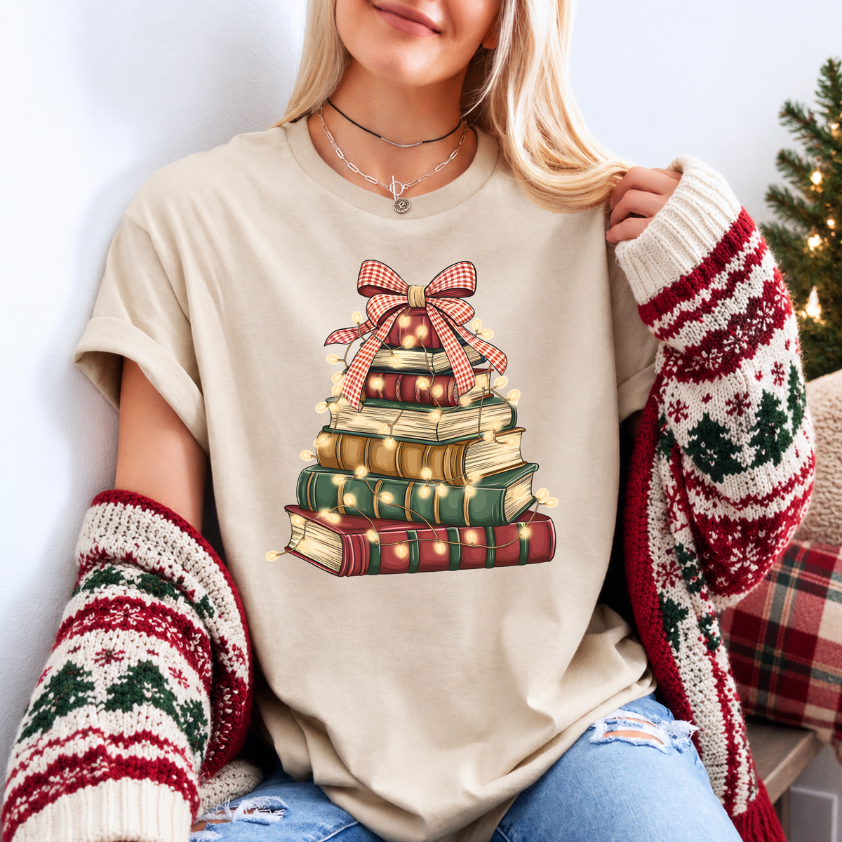 A Very Bookish Christmas 🎄📚| Organic Cotton Christmas T-Shirt