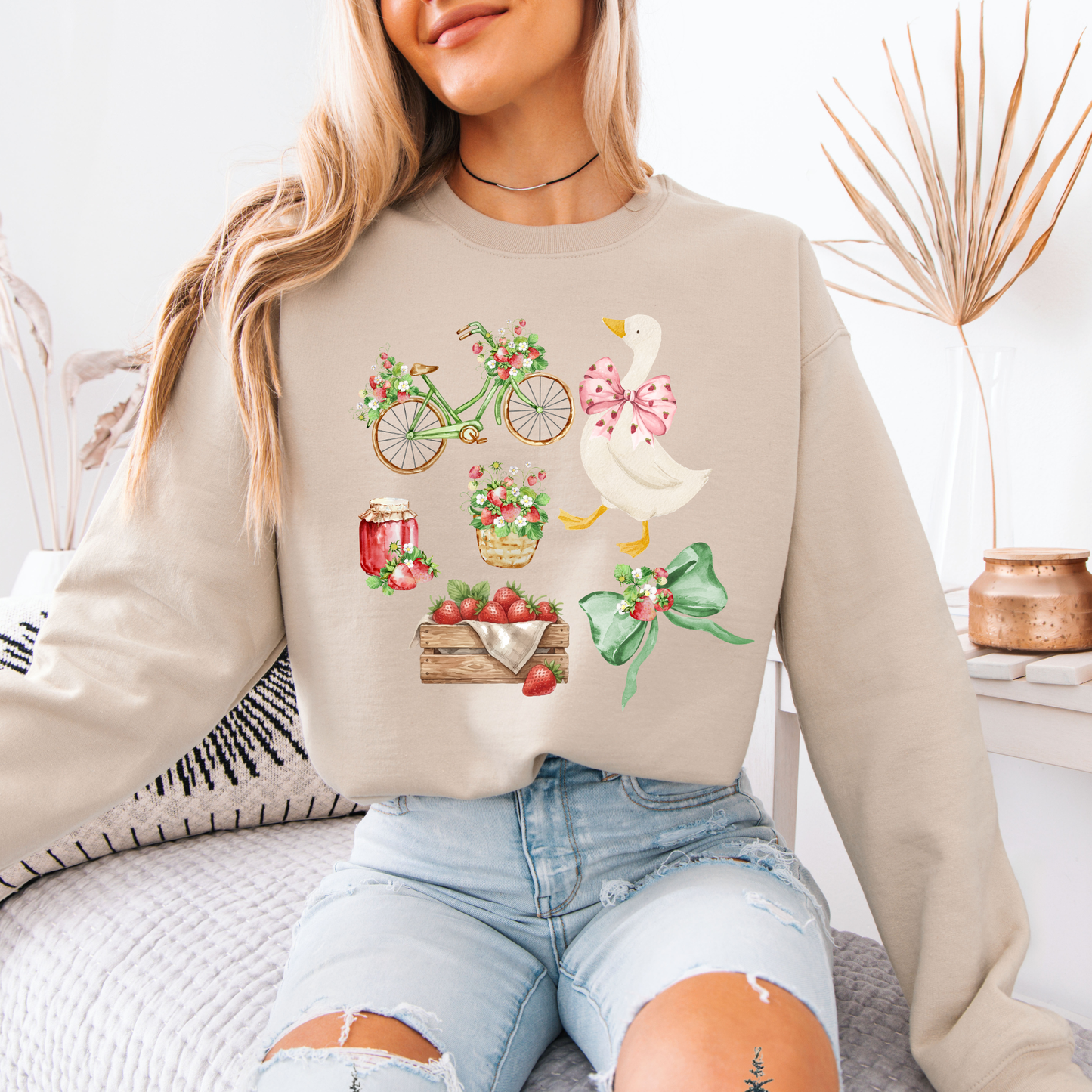 Strawberry Goose Cottage 🍓🪿 Sweatshirt