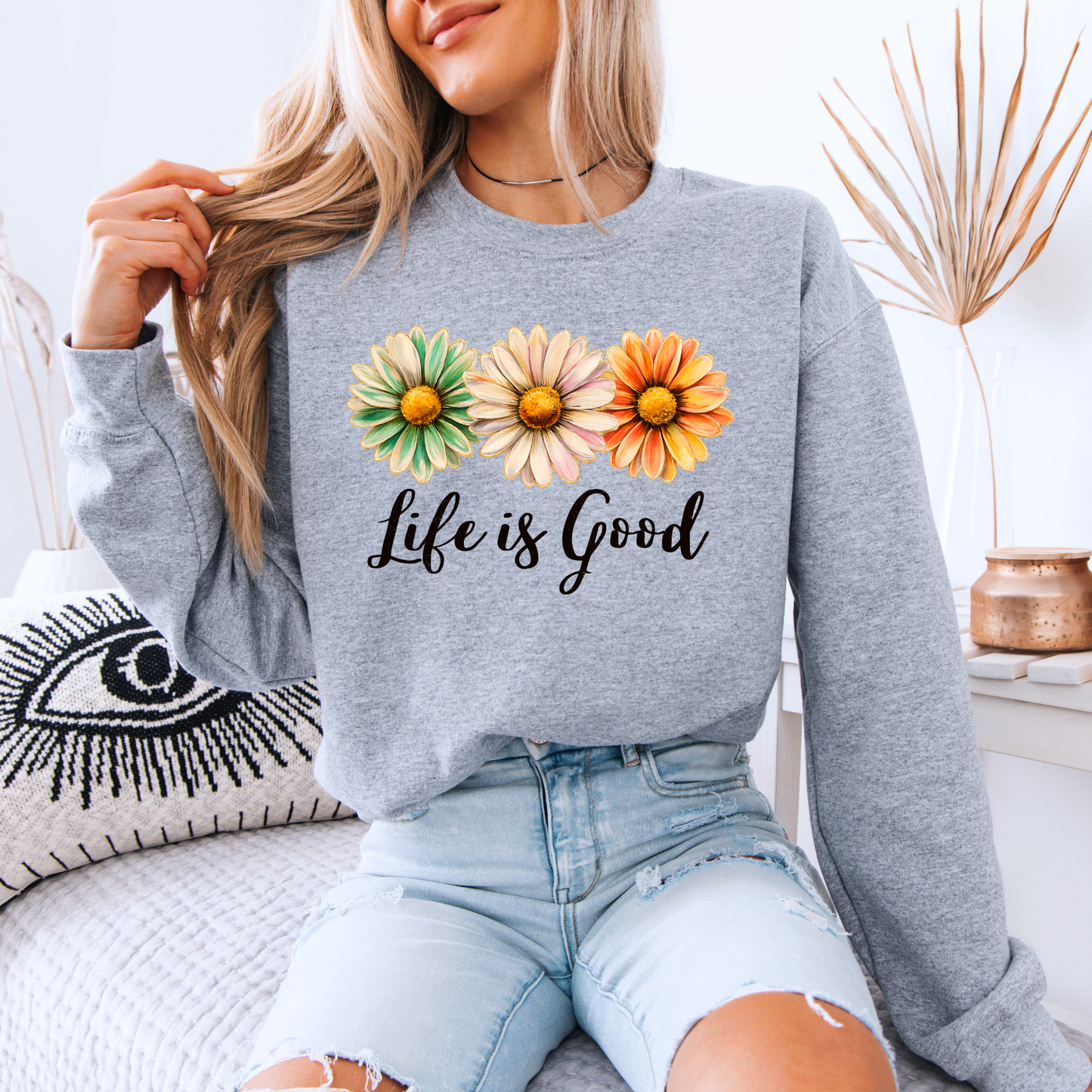 Life Is Good Daisy Sweatshirt 🌼