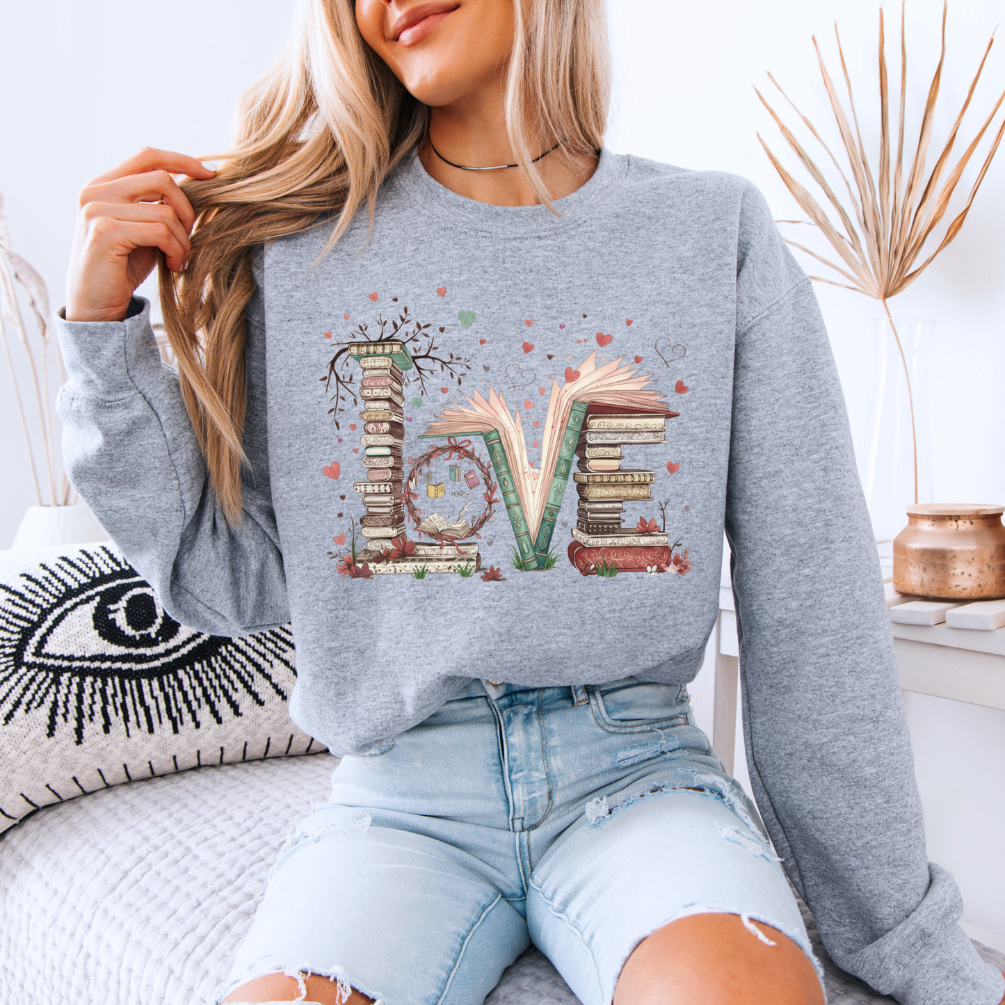 Book Lover “LOVE” Graphic Sweatshirt 📚❤️