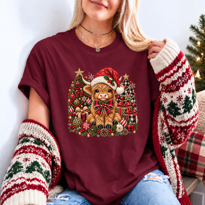 Moo-rry Christmas Highland Cow 🐮🎄🎀 Organic Cotton Christmas T-Shirt