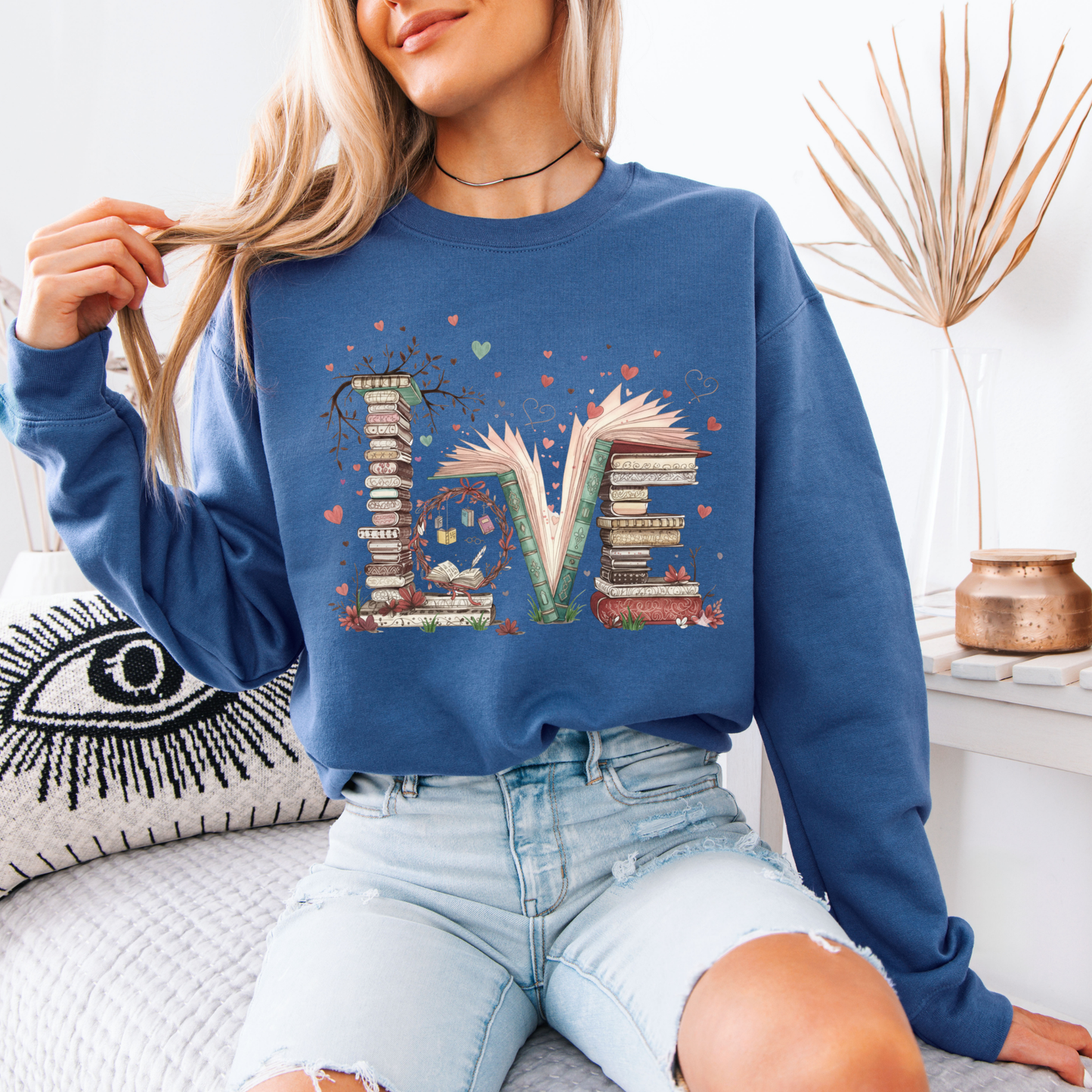 Book Lover “LOVE” Graphic Sweatshirt 📚❤️
