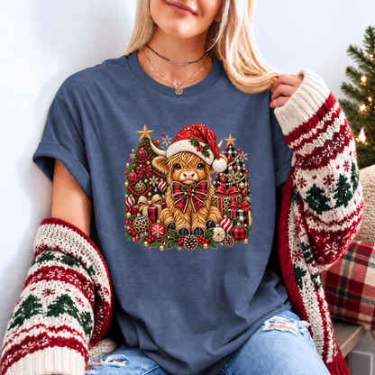 Moo-rry Christmas Highland Cow 🐮🎄🎀 Organic Cotton Christmas T-Shirt