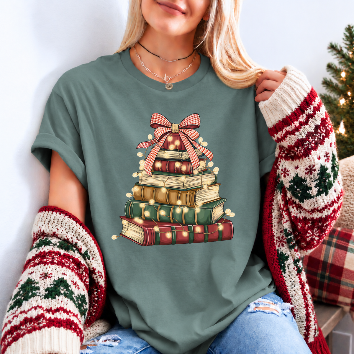 A Very Bookish Christmas 🎄📚| Organic Cotton Christmas T-Shirt