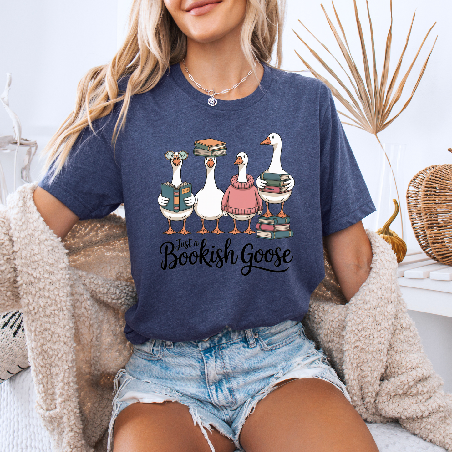 📚🪿 Cozy Book Lover Goose 
100% Organic Cotton T-Shirt