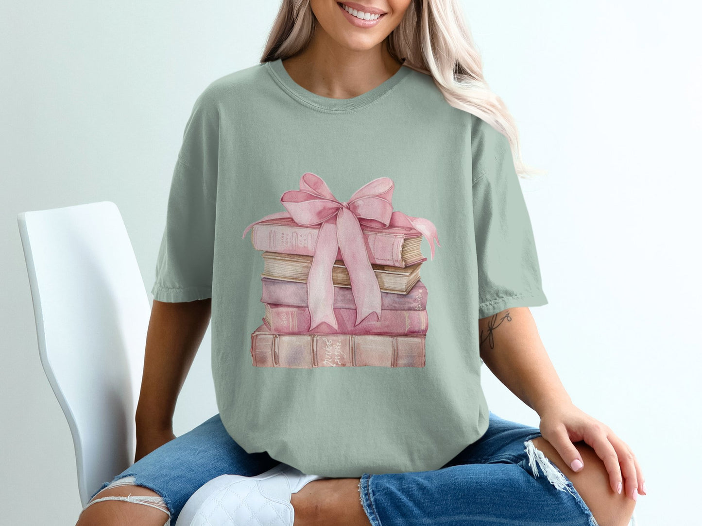 Books and bow T-shirt 100% Organic Cotton