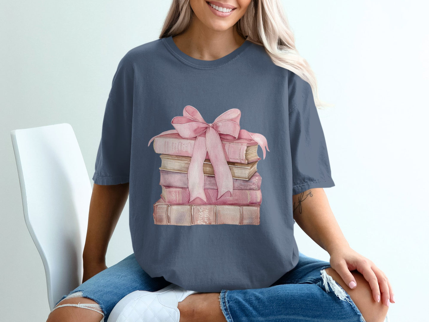 Books and bow T-shirt 100% Organic Cotton