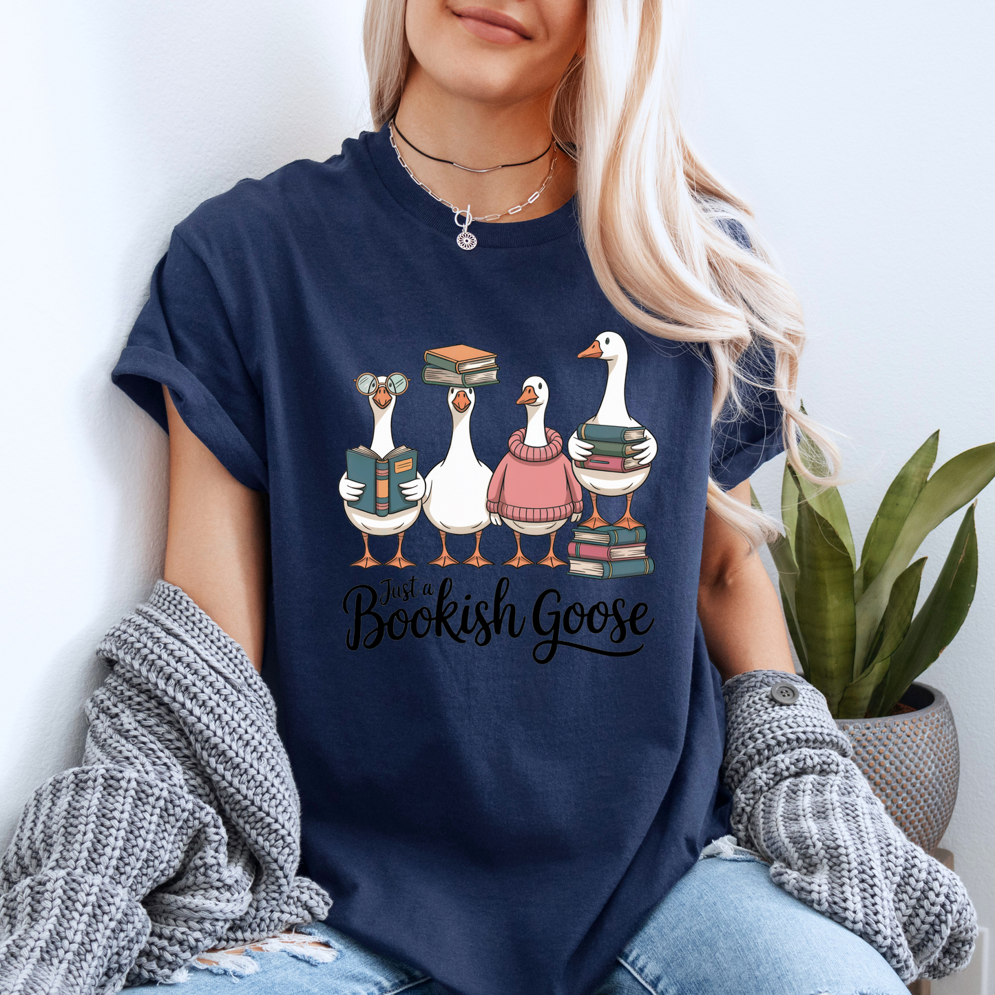 📚🪿 Cozy Book Lover Goose 
100% Organic Cotton T-Shirt