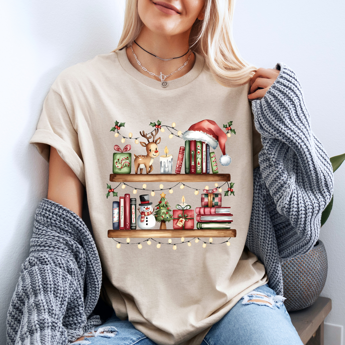 🎄 Cozy Christmas Bookshelf 100% Organic Cotton T-Shirt 📚✨