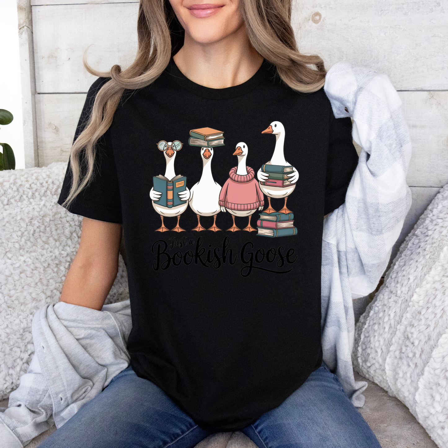 📚🪿 Cozy Book Lover Goose 
100% Organic Cotton T-Shirt