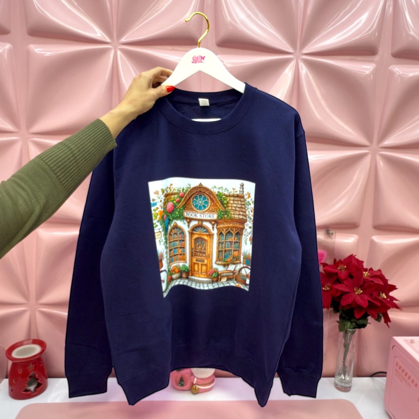 📚 Cozy Bookstore Sweatshirt | Book Lover Cottage Design ✨🤍