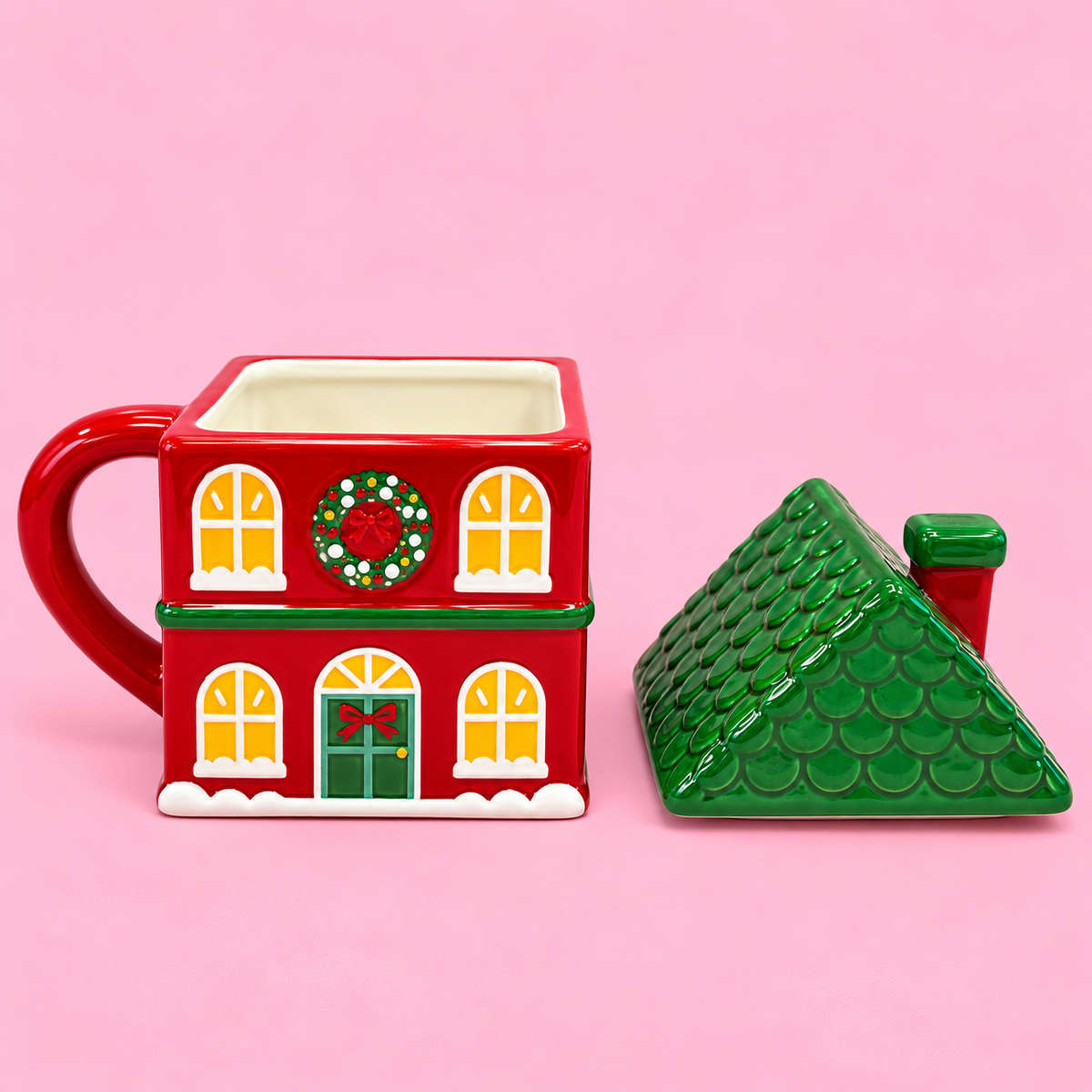 🎄🏠 Red Christmas House Ceramic Mug with Lid 12 oz ❤