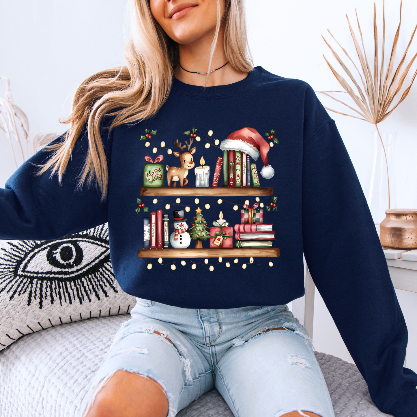🎄 Cozy Christmas Bookshelf Organic Cotton Sweatshirt 📚✨