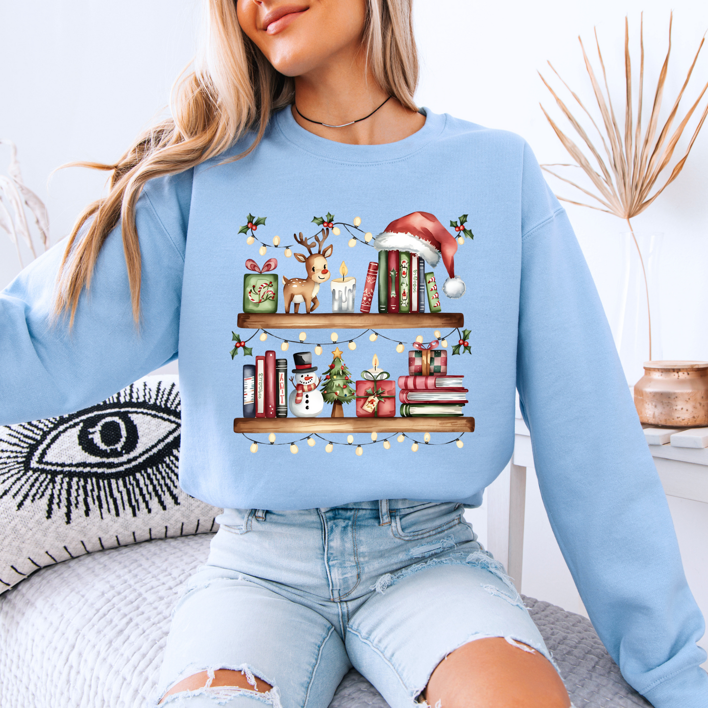 🎄 Cozy Christmas Bookshelf Organic Cotton Sweatshirt 📚✨