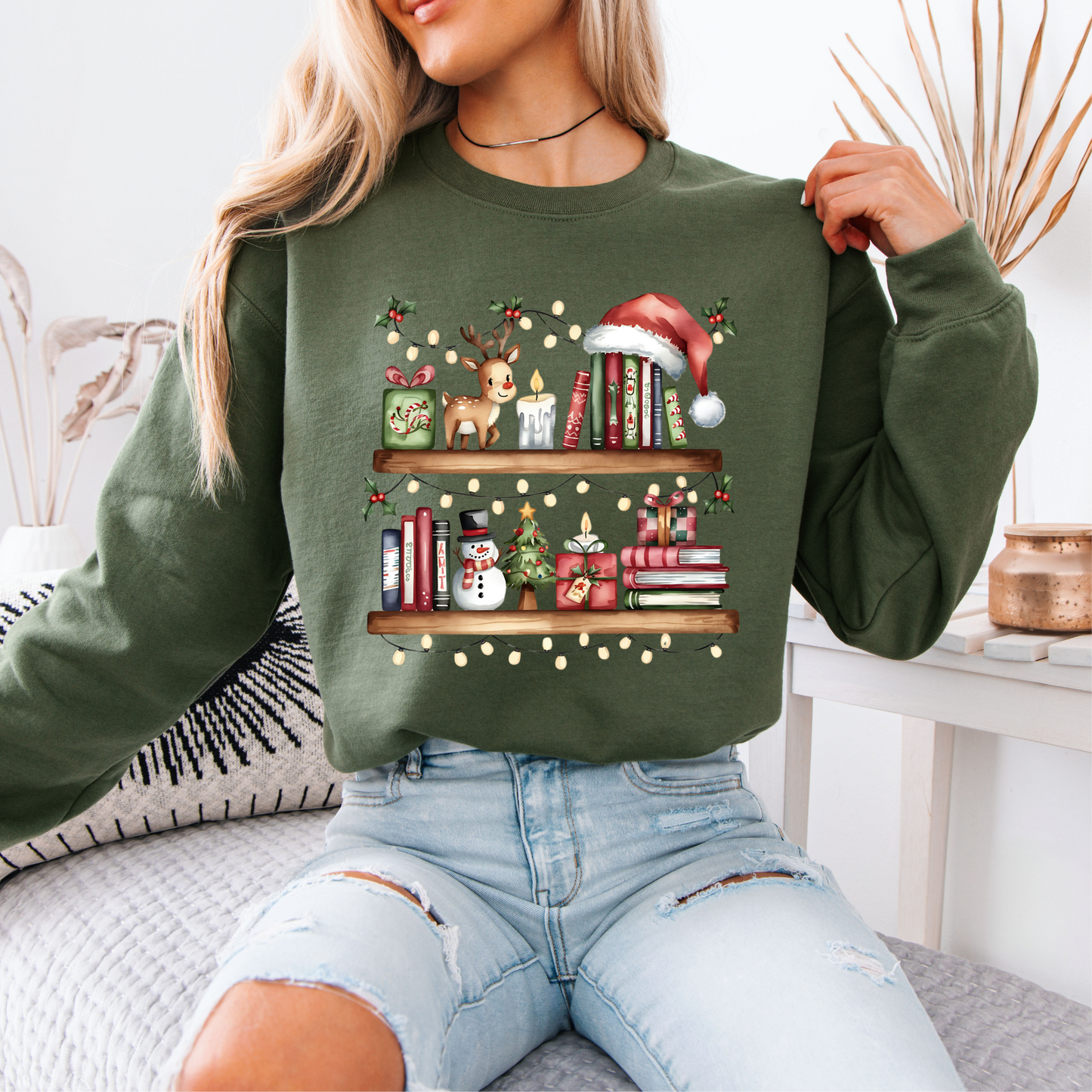🎄 Cozy Christmas Bookshelf Organic Cotton Sweatshirt 📚✨